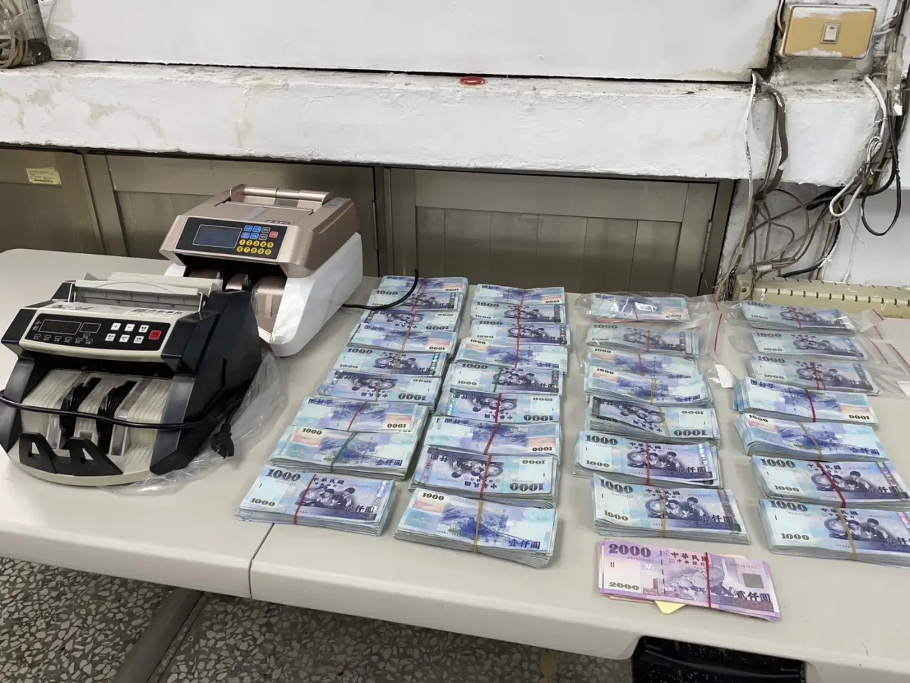 只判缓刑3年！31岁律师老爸是法官，合伙邪恶富二代「搞诈4亿」吸毒性爱趴庆功